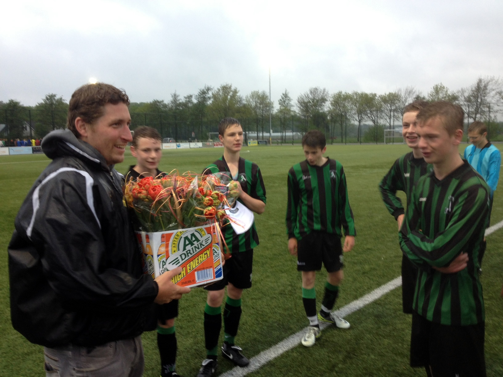 foto-ben-feliciteerd-team-B2-kampioen-2012-2013